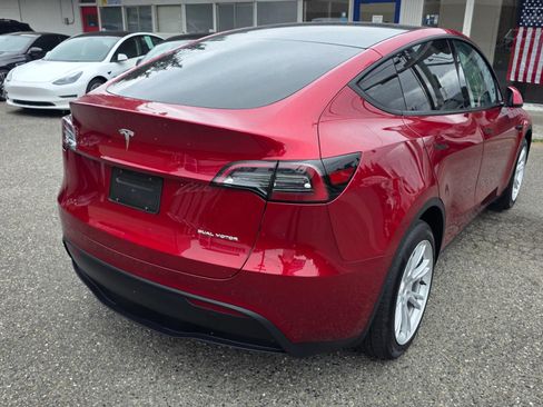 Used 2024 Tesla Model Y Long Range AWD/4WD image 5