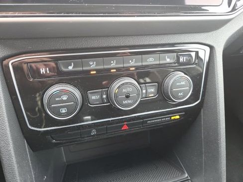 Used 2023 Volkswagen Atlas SE w/ Panoramic Sunroof Package image 16