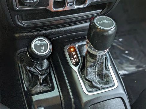 Used 2021 Jeep Gladiator Overland AWD/4WD image 11