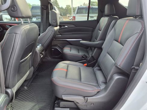 Used 2024 Chevrolet Traverse RS FWD image 17