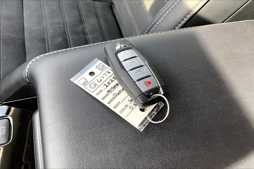 Used 2025 Mitsubishi Outlander SE AWD/4WD image 10