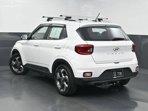 Used 2023 Hyundai Venue SEL w/ Cargo Package FWD image 4