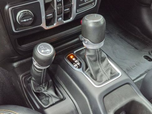 Used 2024 Jeep Wrangler Unlimited Sahara w/ Technology Group AWD/4WD image 17
