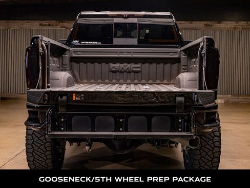 Used 2025 GMC Sierra 2500 AT4 w/ AT4 Premium Plus Package image 9