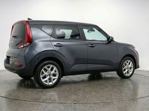 Used 2025 Kia Soul LX w/ LX Technology Package image 9