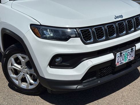 Used 2024 Jeep Compass Latitude AWD/4WD image 6