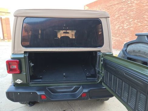 Used 2021 Jeep Wrangler Unlimited Sahara w/ LED Lighting Group AWD/4WD image 15