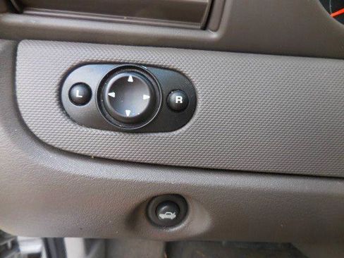 Used 2006 Chrysler Sebring LX image 14