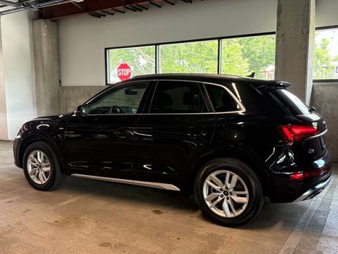 Used 2023 Audi Q5 2.0T Premium w/ Convenience Package AWD/4WD image 2
