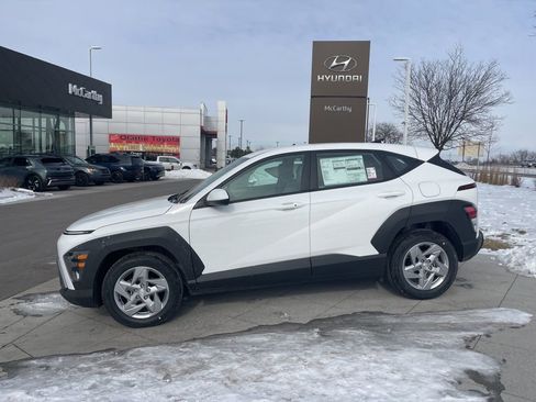 New 2026 Hyundai Kona SE image 2