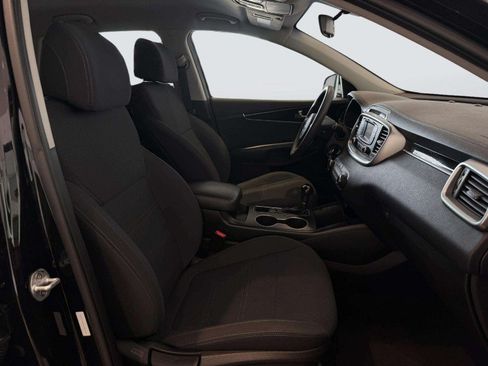 Used 2017 Kia Sorento FWD image 31