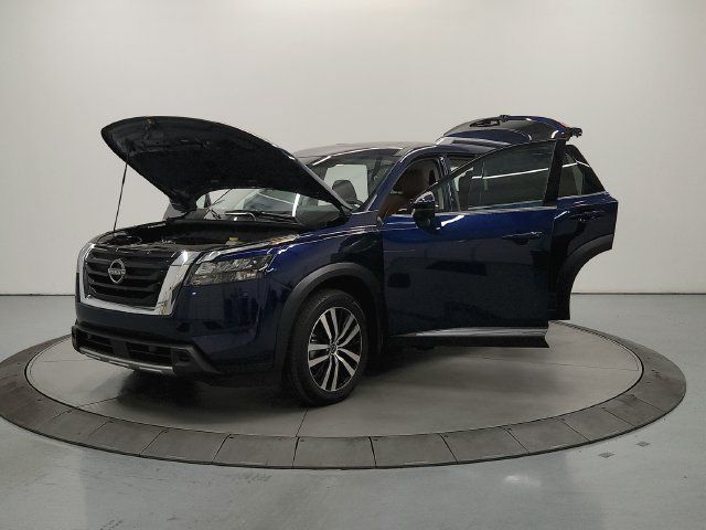 Used 2025 Nissan Pathfinder Platinum w/ Cargo Package AWD/4WD image 11