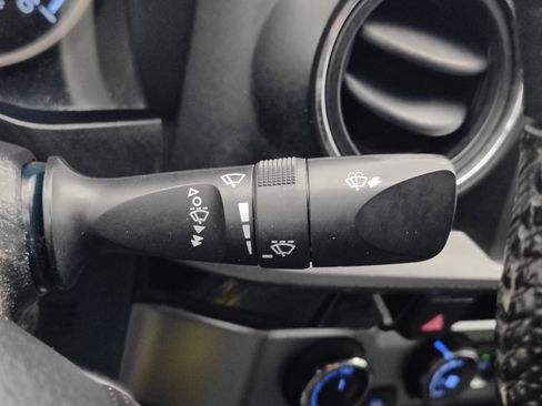 Used 2016 Toyota Tacoma SR5 image 36