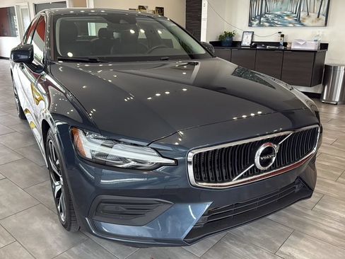 Used 2020 Volvo S60 T5 Momentum FWD image 1