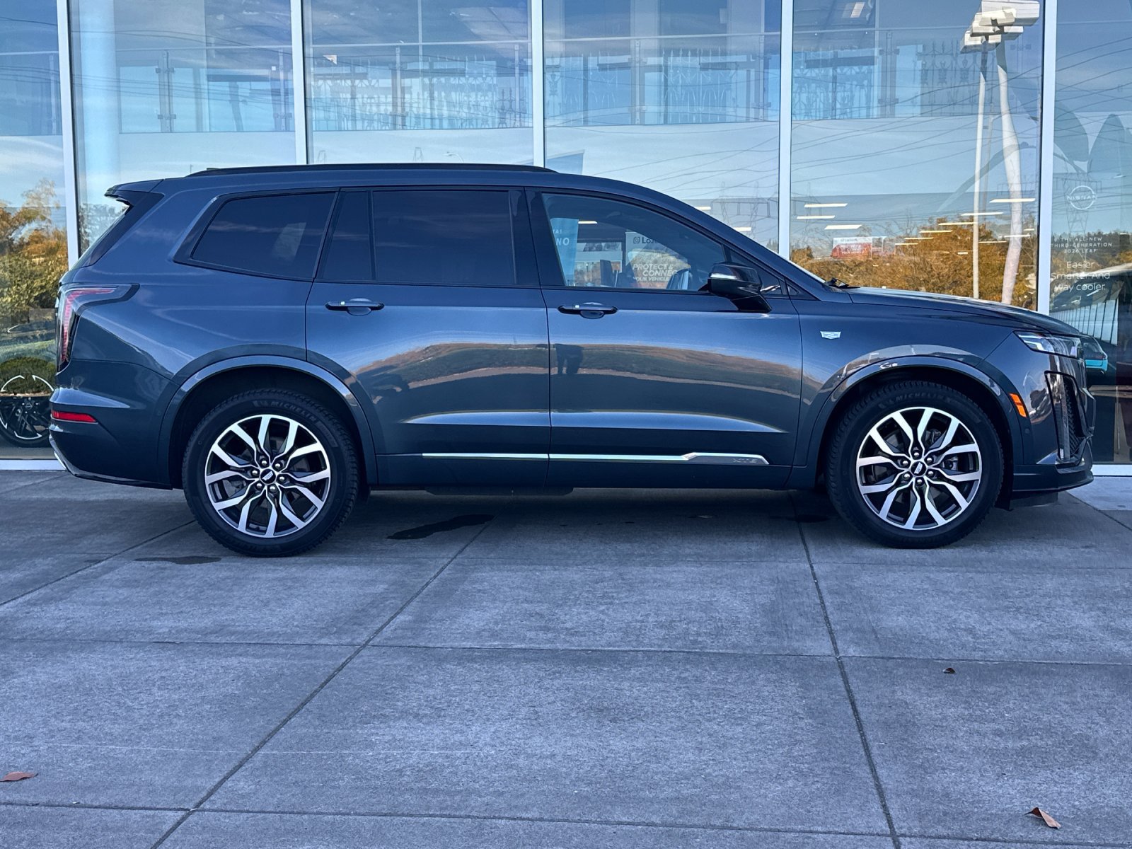 Used 2021 Cadillac XT6 Sport w/ Platinum Package AWD/4WD image 3