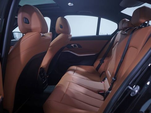 Used 2025 BMW 330i Sedan w/ M Sport Package image 9