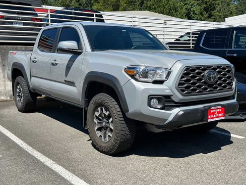 Used 2021 Toyota Tacoma TRD Off-Road w/ Technology Package AWD/4WD image 3