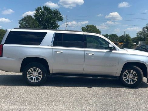 Used 2019 Chevrolet Suburban LT AWD/4WD image 7