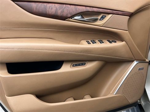 Used 2016 Cadillac Escalade Platinum image 28