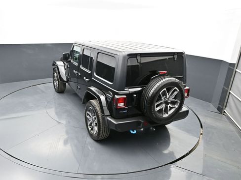 Used 2024 Jeep Wrangler Unlimited w/ Convenience Group AWD/4WD image 33