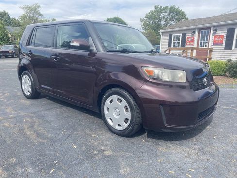 Used 2010 Scion xB FWD image 2