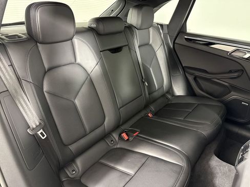 Certified 2025 Porsche Macan AWD/4WD image 22