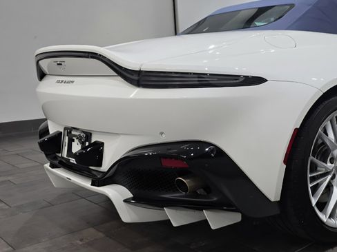 Used 2021 Aston Martin V8 Vantage Roadster image 8
