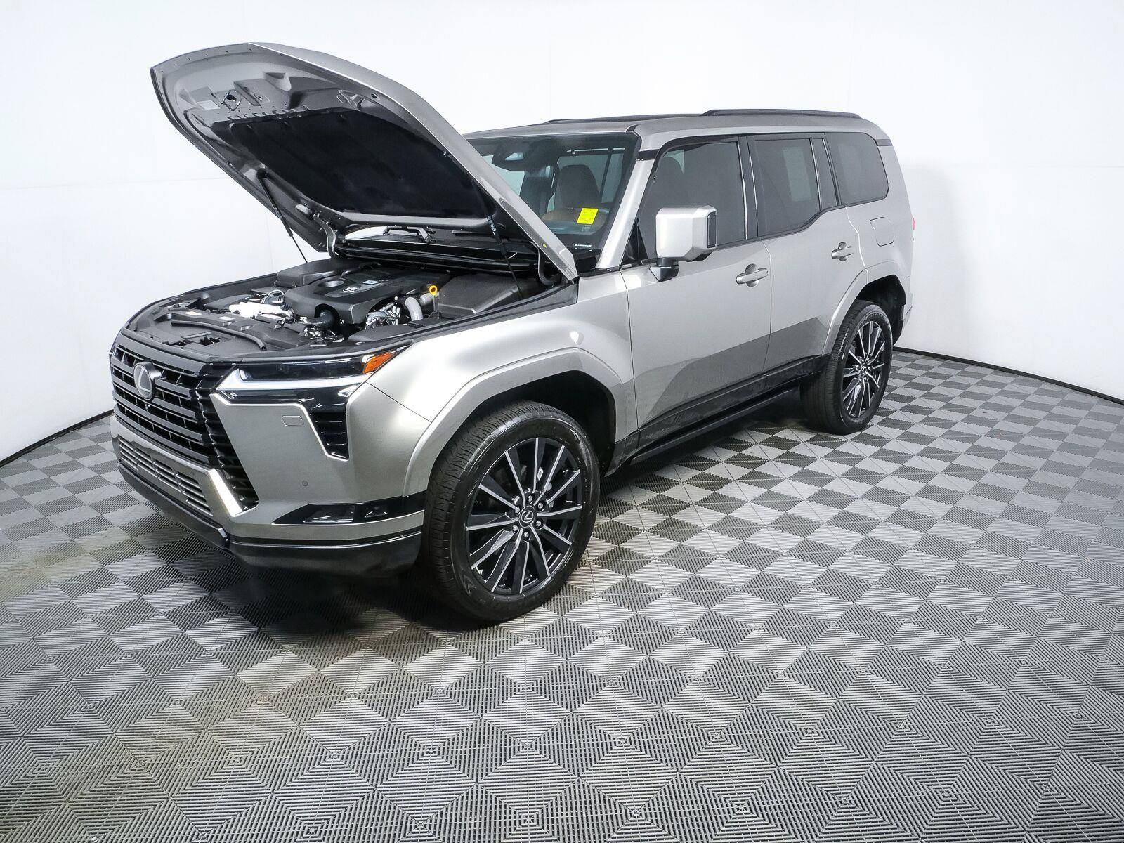 Used 2025 Lexus GX 550 w/ Accessory Package (Z1) AWD/4WD image 33