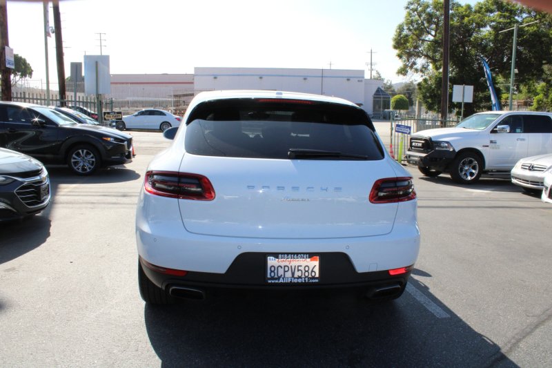 Used 2018 Porsche Macan AWD/4WD image 5