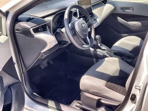 Used 2023 Toyota Corolla SE FWD image 3