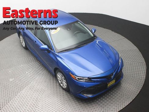 Used 2019 Toyota Camry LE FWD image 3