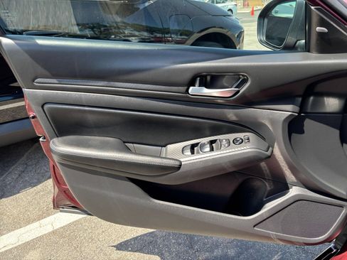 Used 2025 Nissan Altima 2.5 SV FWD image 15
