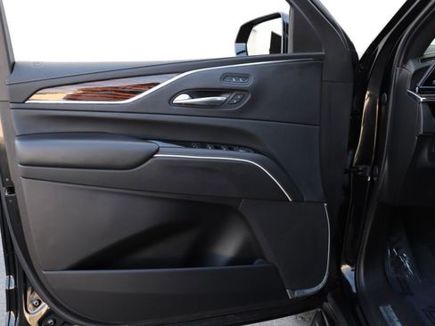 Used 2021 Cadillac Escalade ESV Luxury image 40