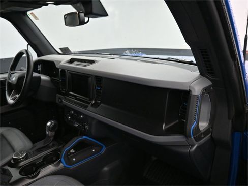 Used 2022 Ford Bronco Black Diamond image 9