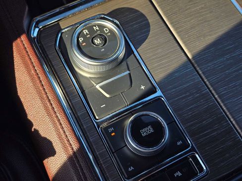 Used 2024 Ford Expedition Limited image 36