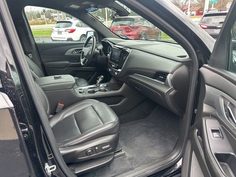 Used 2022 Chevrolet Traverse LT w/ Midnight/Sport Edition image 39