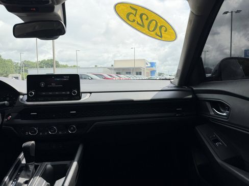 Used 2025 Honda Accord SE image 21
