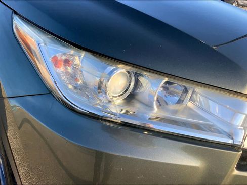 Used 2018 Toyota Highlander XLE image 26