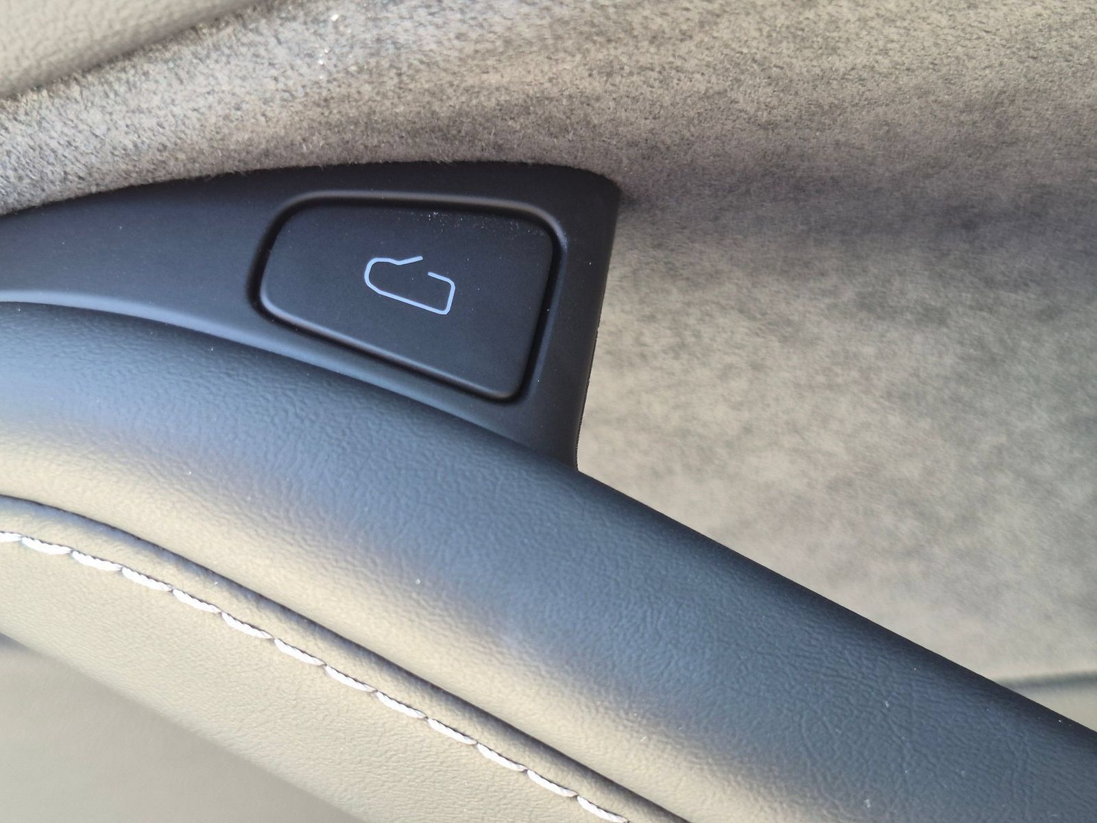Used 2025 Tesla Model Y Long Range RWD image 35