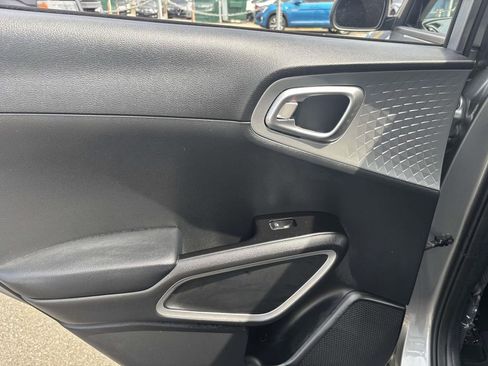 Used 2023 Kia Soul S FWD image 22