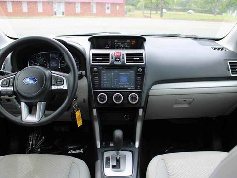 Used 2018 Subaru Forester 2.5i Premium image 11