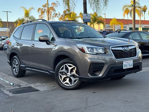 Used 2019 Subaru Forester Premium image 2