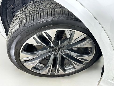 Used 2025 Audi Q8 Premium Plus w/ Premium Plus Package image 24
