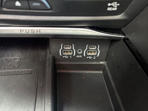 Used 2022 Chrysler Pacifica Pinnacle FWD image 25