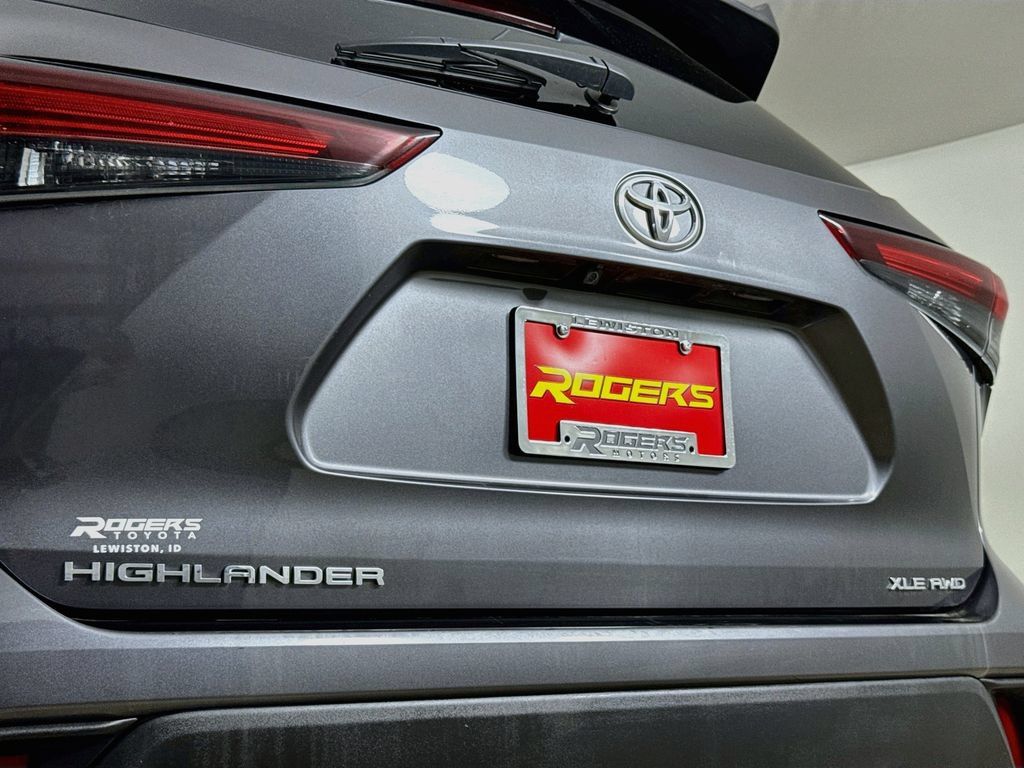 Used 2025 Toyota Highlander XLE AWD/4WD image 27