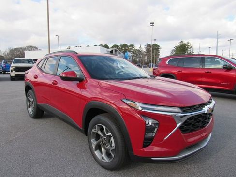 New 2026 Chevrolet Trax LT w/ Driver Confidence Package image 1