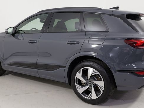 Used 2025 Audi Q6 e-tron Premium image 18