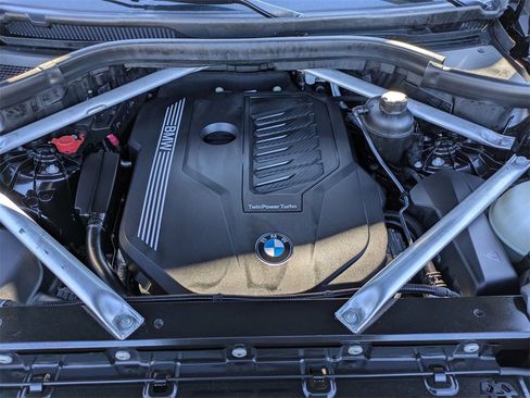 Used 2025 BMW X5 xDrive50e image 38