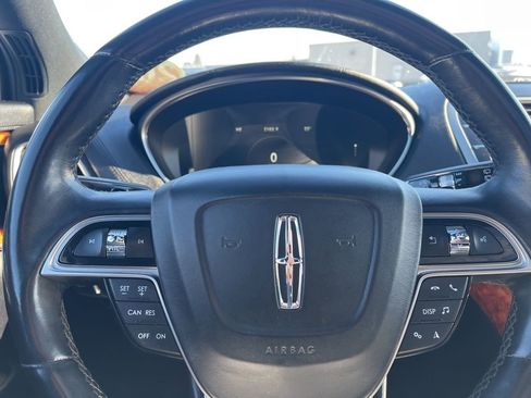 Used 2019 Lincoln Nautilus Reserve image 16