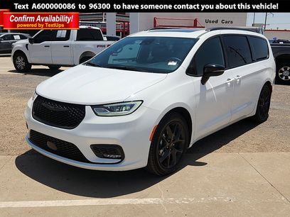 Used 2025 Chrysler Pacifica Limited